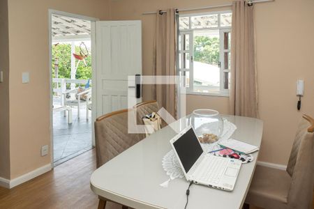 Casa à venda com 250m², 5 quartos e 3 vagas Casa à venda com 250m², 5 quartos e 3 vagasSala de Jantar