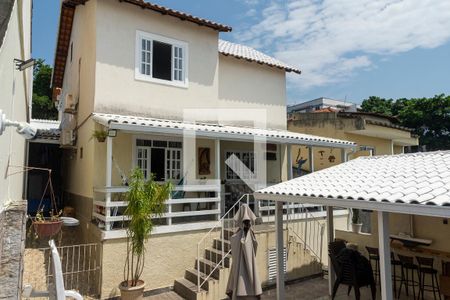 Casa à venda com 250m², 5 quartos e 3 vagas Casa à venda com 250m², 5 quartos e 3 vagasFachada da Casa