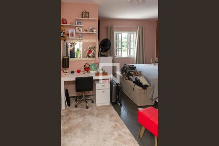 Casa à venda com 250m², 5 quartos e 3 vagas Casa à venda com 250m², 5 quartos e 3 vagasQuarto 5 Suite - Armários