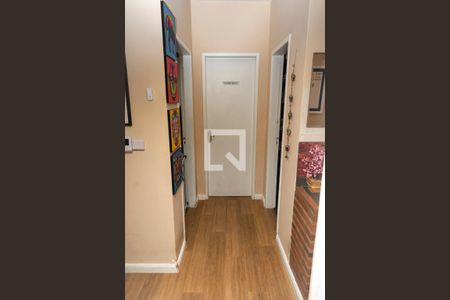 Casa à venda com 250m², 5 quartos e 3 vagas Casa à venda com 250m², 5 quartos e 3 vagasCorredor