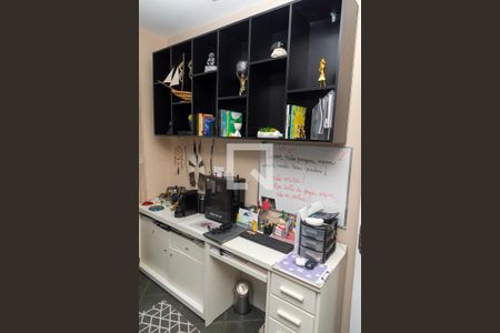 Casa à venda com 250m², 5 quartos e 3 vagas Casa à venda com 250m², 5 quartos e 3 vagasQuarto 1 Armários / Escritório