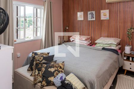 Casa à venda com 250m², 5 quartos e 3 vagas Casa à venda com 250m², 5 quartos e 3 vagasQuarto 5 Suite - Armários