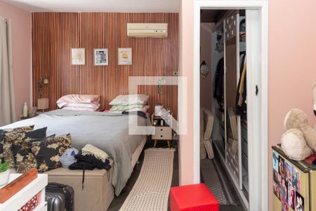 Casa à venda com 250m², 5 quartos e 3 vagas Casa à venda com 250m², 5 quartos e 3 vagasQuarto 5 Suite - Armários