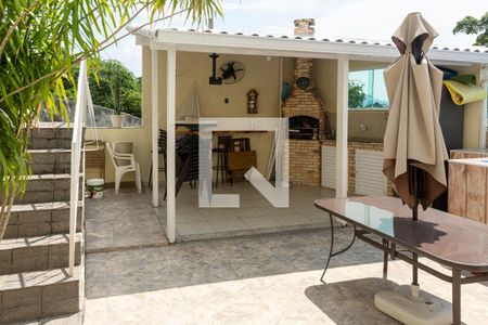 Casa à venda com 250m², 5 quartos e 3 vagas Casa à venda com 250m², 5 quartos e 3 vagasChurraqueira / piscina