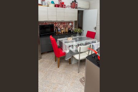 Casa à venda com 250m², 5 quartos e 3 vagas Casa à venda com 250m², 5 quartos e 3 vagasCopa-Cozinha