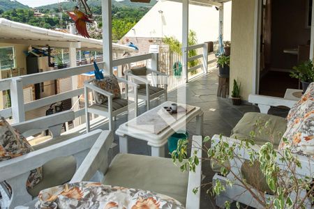 Casa à venda com 250m², 5 quartos e 3 vagas Casa à venda com 250m², 5 quartos e 3 vagasVaranda 1 andar