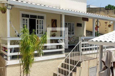 Casa à venda com 250m², 5 quartos e 3 vagas Casa à venda com 250m², 5 quartos e 3 vagasFachada da Casa