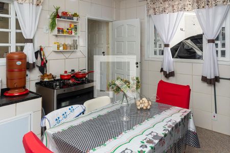 Casa à venda com 250m², 5 quartos e 3 vagas Casa à venda com 250m², 5 quartos e 3 vagasCopa-Cozinha