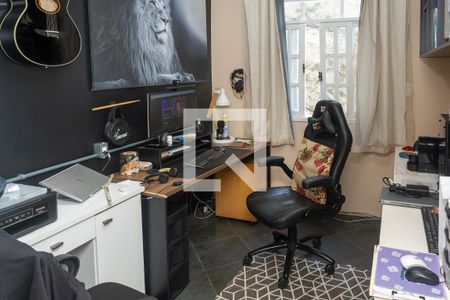 Casa à venda com 250m², 5 quartos e 3 vagas Casa à venda com 250m², 5 quartos e 3 vagasQuarto 1 / Escritório