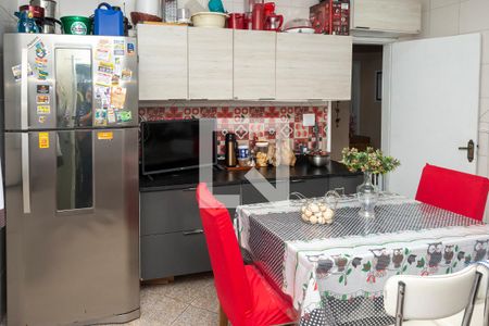 Casa à venda com 250m², 5 quartos e 3 vagas Casa à venda com 250m², 5 quartos e 3 vagasCopa-Cozinha