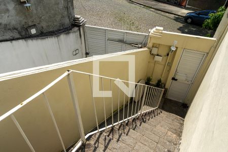 Casa à venda com 250m², 5 quartos e 3 vagas Casa à venda com 250m², 5 quartos e 3 vagasEscada de entrada