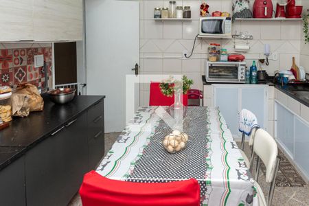 Casa à venda com 250m², 5 quartos e 3 vagas Casa à venda com 250m², 5 quartos e 3 vagasCopa-Cozinha