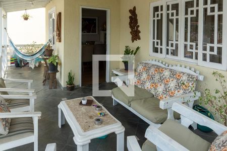 Casa à venda com 250m², 5 quartos e 3 vagas Casa à venda com 250m², 5 quartos e 3 vagasVaranda 1 andar