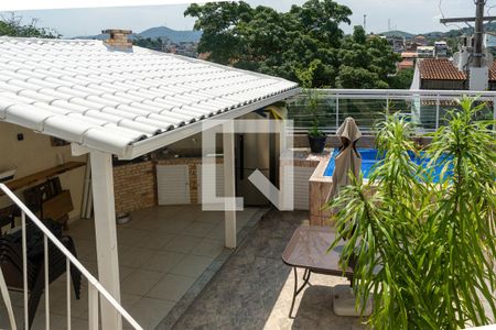 Casa à venda com 250m², 5 quartos e 3 vagas Casa à venda com 250m², 5 quartos e 3 vagasChurraqueira / piscina