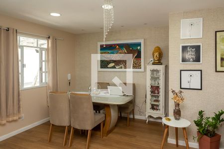 Casa à venda com 250m², 5 quartos e 3 vagas Casa à venda com 250m², 5 quartos e 3 vagasSala de Jantar