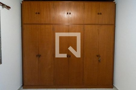 Quarto 1 - Armários de casa à venda com 3 quartos, 250m² em Planalto Paulista, São Paulo