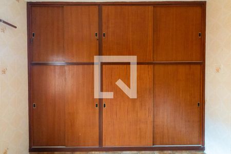 Casa à venda com 250m², 3 quartos e 2 vagasQuarto 2 - Armários