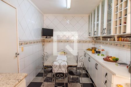 Casa à venda com 268m², 5 quartos e 3 vagasCozinha