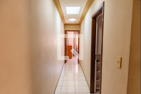 Casa à venda com 268m², 5 quartos e 3 vagasCorredor