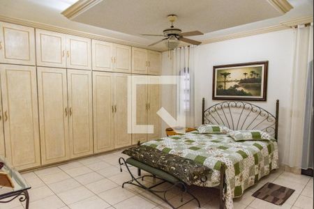 Casa à venda com 268m², 5 quartos e 3 vagasSuíte 1