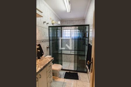 Casa à venda com 268m², 5 quartos e 3 vagasBanheiro da suíte 1