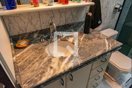 Casa à venda com 268m², 5 quartos e 3 vagasBanheiro da suíte 1