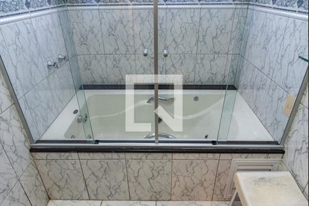 Casa à venda com 268m², 5 quartos e 3 vagasBanheiro da suíte 1