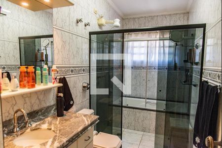 Casa à venda com 268m², 5 quartos e 3 vagasBanheiro da suíte 1