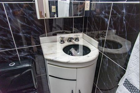 Casa à venda com 268m², 5 quartos e 3 vagasBanheiro da suíte 2