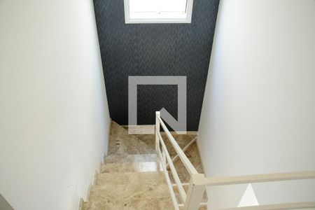 Casa de condomínio para alugar com 125m², 3 quartos e 2 vagasEscadas