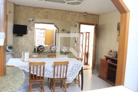 Casa à venda com 166m², 3 quartos e 3 vagasCozinha