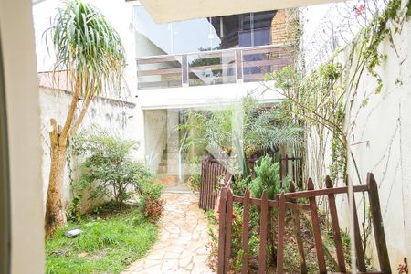 Casa à venda com 270m², 6 quartos e 3 vagas Casa à venda com 270m², 6 quartos e 3 vagasJardim