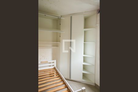 Casa à venda com 270m², 6 quartos e 3 vagas Casa à venda com 270m², 6 quartos e 3 vagasQuarto 1 - Armários