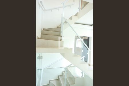 Casa à venda com 270m², 6 quartos e 3 vagas Casa à venda com 270m², 6 quartos e 3 vagasescada