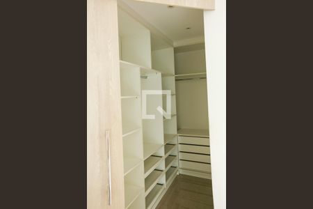 Casa à venda com 270m², 6 quartos e 3 vagas Casa à venda com 270m², 6 quartos e 3 vagasCloset da suíte 1