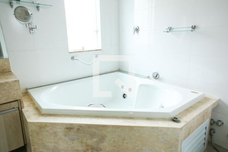 Casa à venda com 270m², 6 quartos e 3 vagas Casa à venda com 270m², 6 quartos e 3 vagasBanheiro da Suíte 1