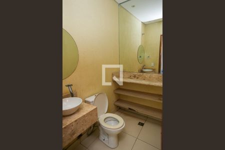 Casa à venda com 270m², 6 quartos e 3 vagas Casa à venda com 270m², 6 quartos e 3 vagasBanheiro Social