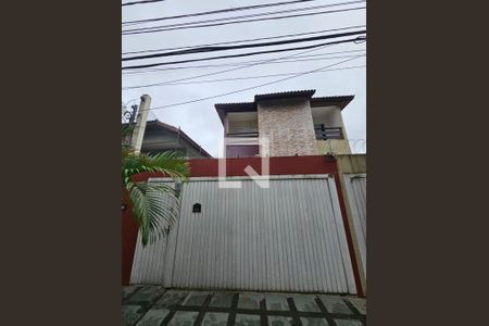 Casa à venda com 270m², 6 quartos e 3 vagas Casa à venda com 270m², 6 quartos e 3 vagasFachada