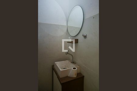 Casa à venda com 270m², 6 quartos e 3 vagas Casa à venda com 270m², 6 quartos e 3 vagasbanheiro salão de festas