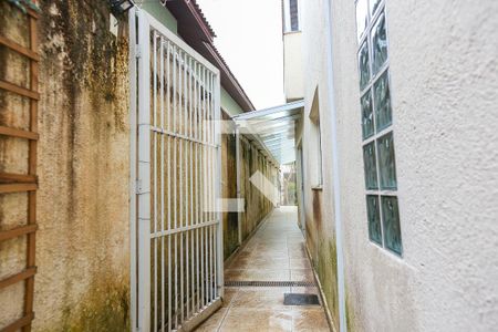 Casa à venda com 270m², 6 quartos e 3 vagas Casa à venda com 270m², 6 quartos e 3 vagascorredor