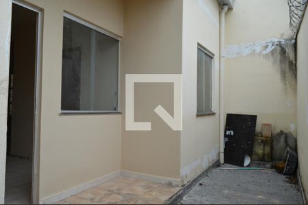 Casa de condomínio à venda com 63m², 3 quartos e 1 vagaEntrada
