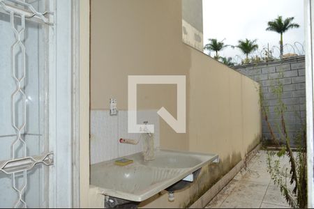 Casa de condomínio à venda com 63m², 3 quartos e 1 vagaÁrea de Serviço