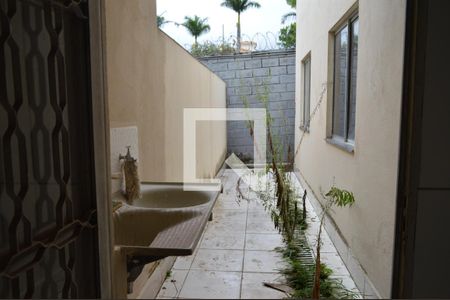 Casa de condomínio à venda com 63m², 3 quartos e 1 vagaÁrea de Serviço