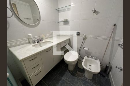Apartamento à venda com 112m², 2 quartos e sem vagaBanheiro da Suíte