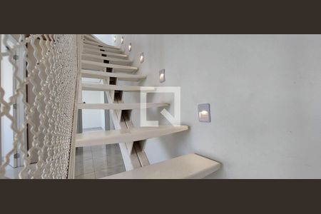 Apartamento para alugar com 84m², 3 quartos e 2 vagas Apartamento para alugar com 84m², 3 quartos e 2 vagasEscada Cobertuta