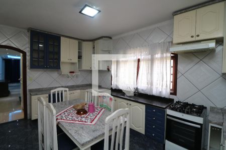 Casa à venda com 240m², 3 quartos e 2 vagasCozinha