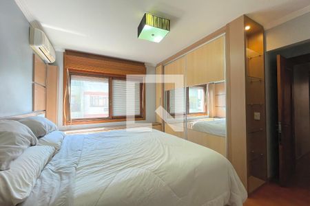 Suíte de apartamento à venda com 3 quartos, 100m² em Vila Ipiranga, Porto Alegre
