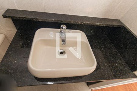 Banheiro de apartamento para alugar com 1 quarto, 34m² em Vila Ipiranga, Porto Alegre