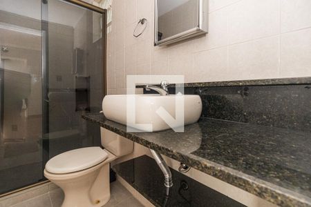 Banheiro de apartamento para alugar com 1 quarto, 34m² em Vila Ipiranga, Porto Alegre