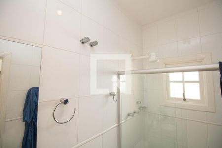 Banheiro, box e chuveiro  de casa à venda com 4 quartos, 165m² em Itaim Bibi, São Paulo